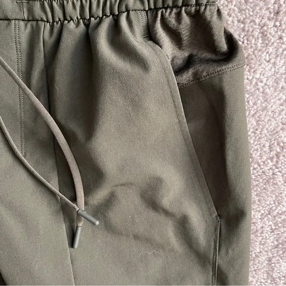 Lululemon License to Train Jogger / Size Medium - Picture 5 of 5